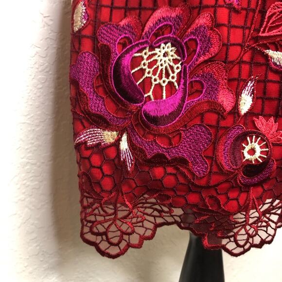 Vicky and Lucas red maroon embroidered floral overlay dress size Medium - Picture 14 of 15